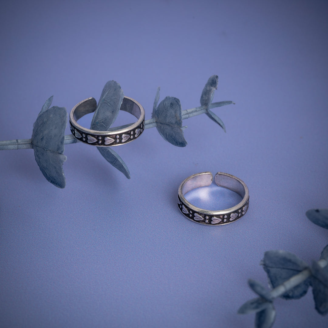 Antique 925 Silver Toe Ring with Heart Motif Design
