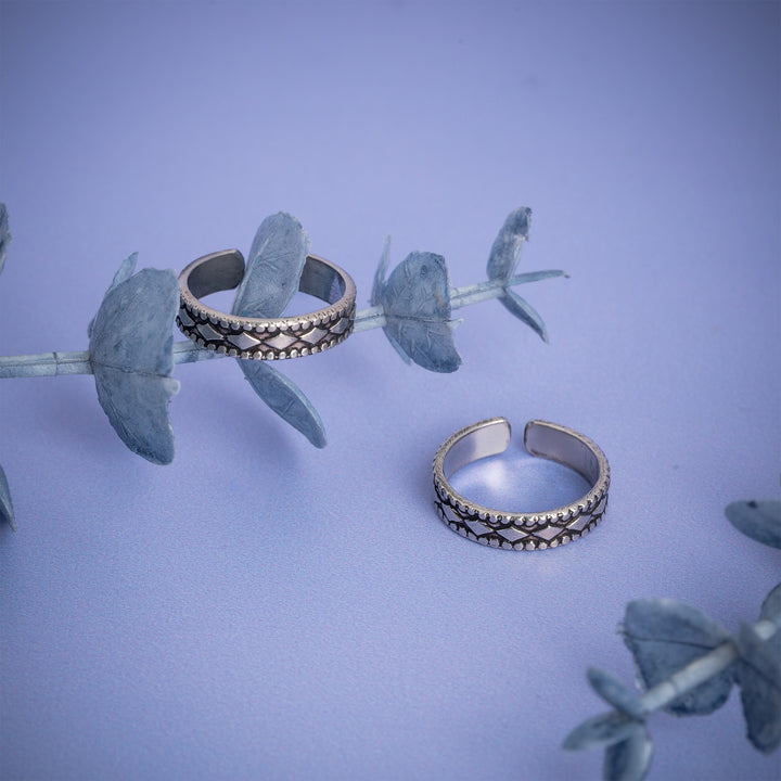 Antique Silver Toe Ring with Engraved