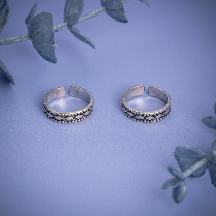 Antique Silver Toe Ring with Engraved