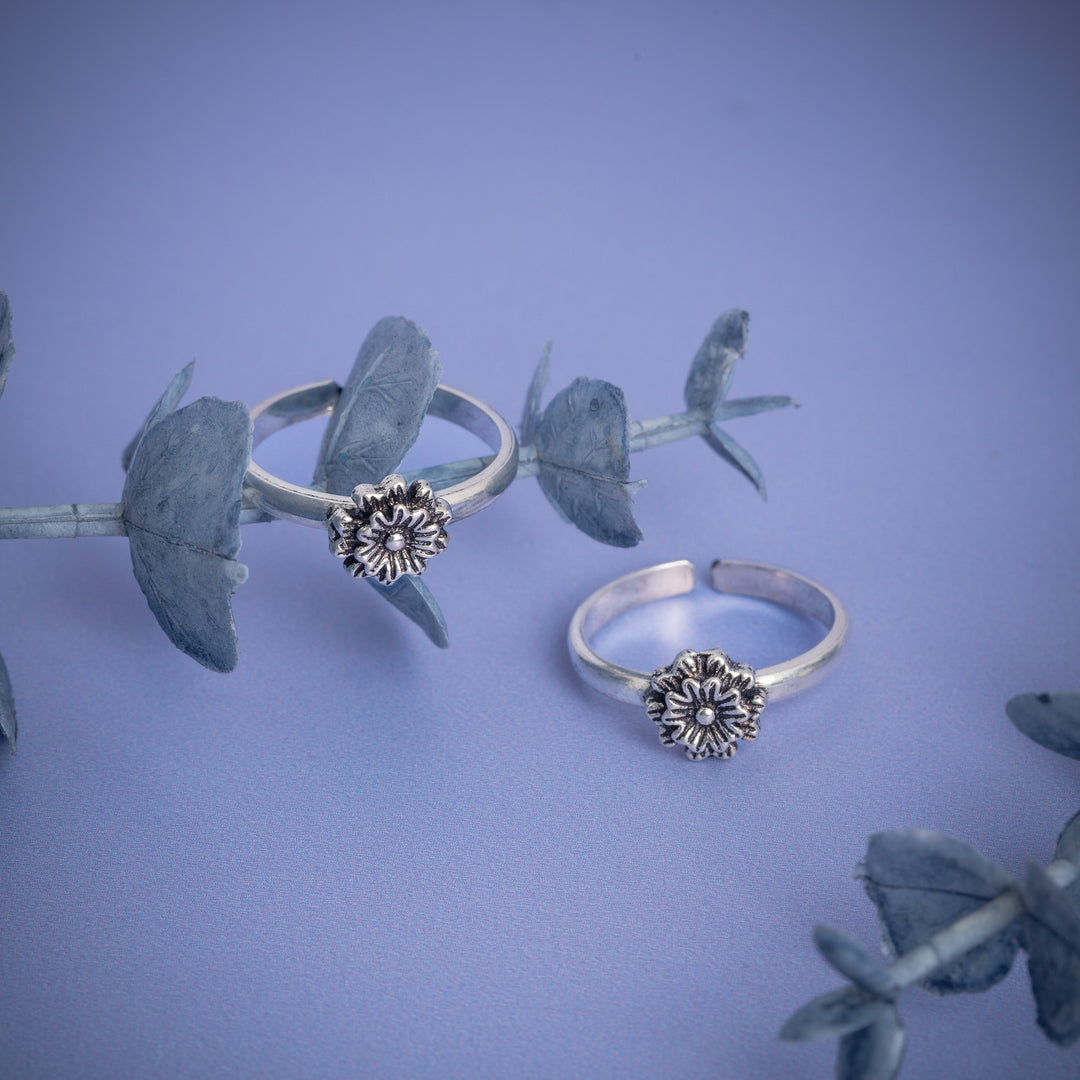 Antique Floral Design Sterling Silver Toe Ring