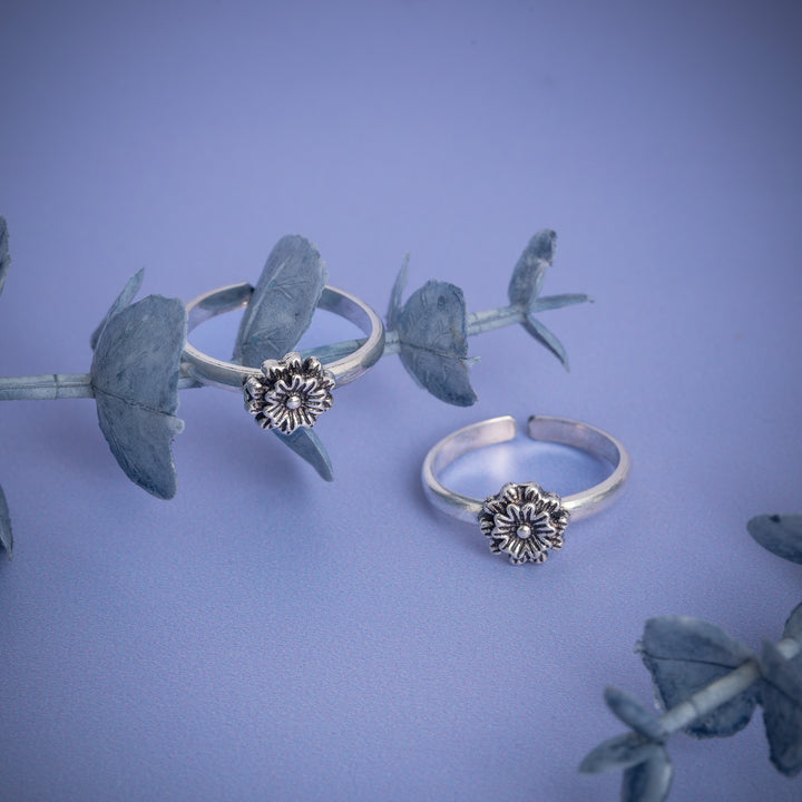 Antique Floral Design Sterling Silver Toe Ring