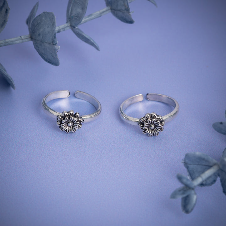 Antique Floral Design Sterling Silver Toe Ring