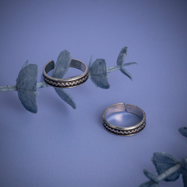 Antique Silver Toe Ring with Traditional Engraved Design