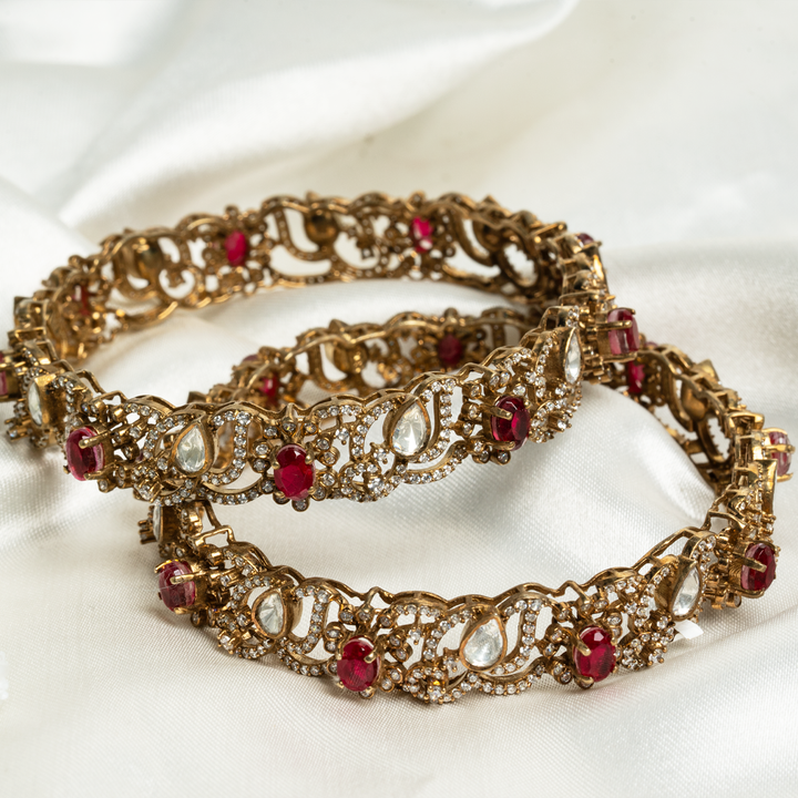 VICTORIAN BANGLE WITH RUBY STONE