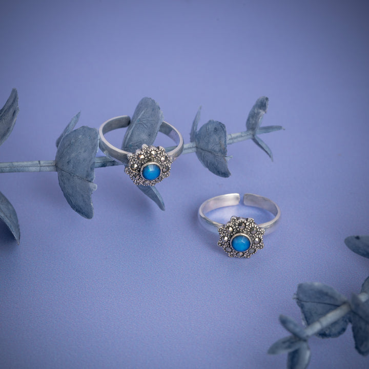Antique Silver Toe Ring with Blue Stone