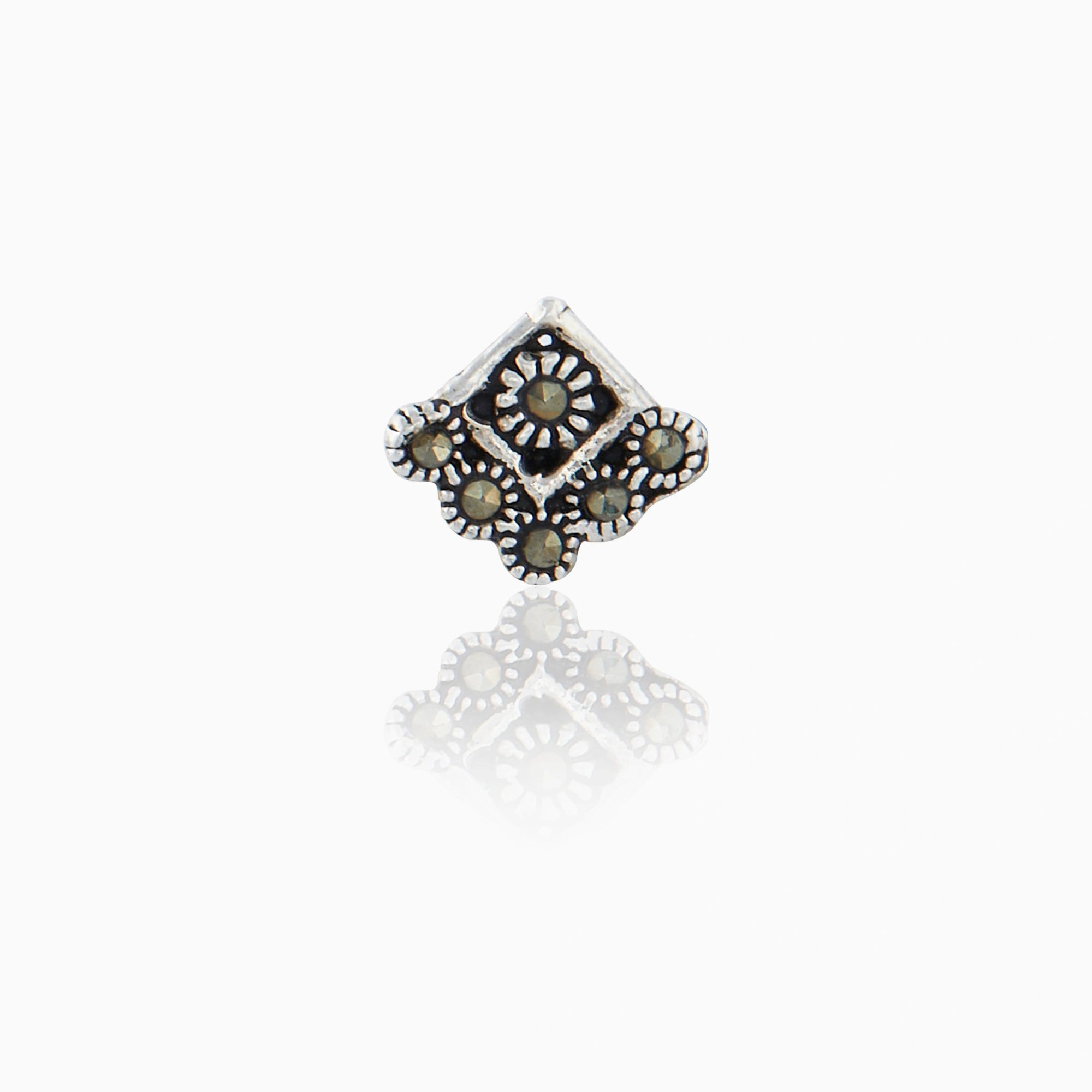 Silver Geometric Nose Pin Ishna