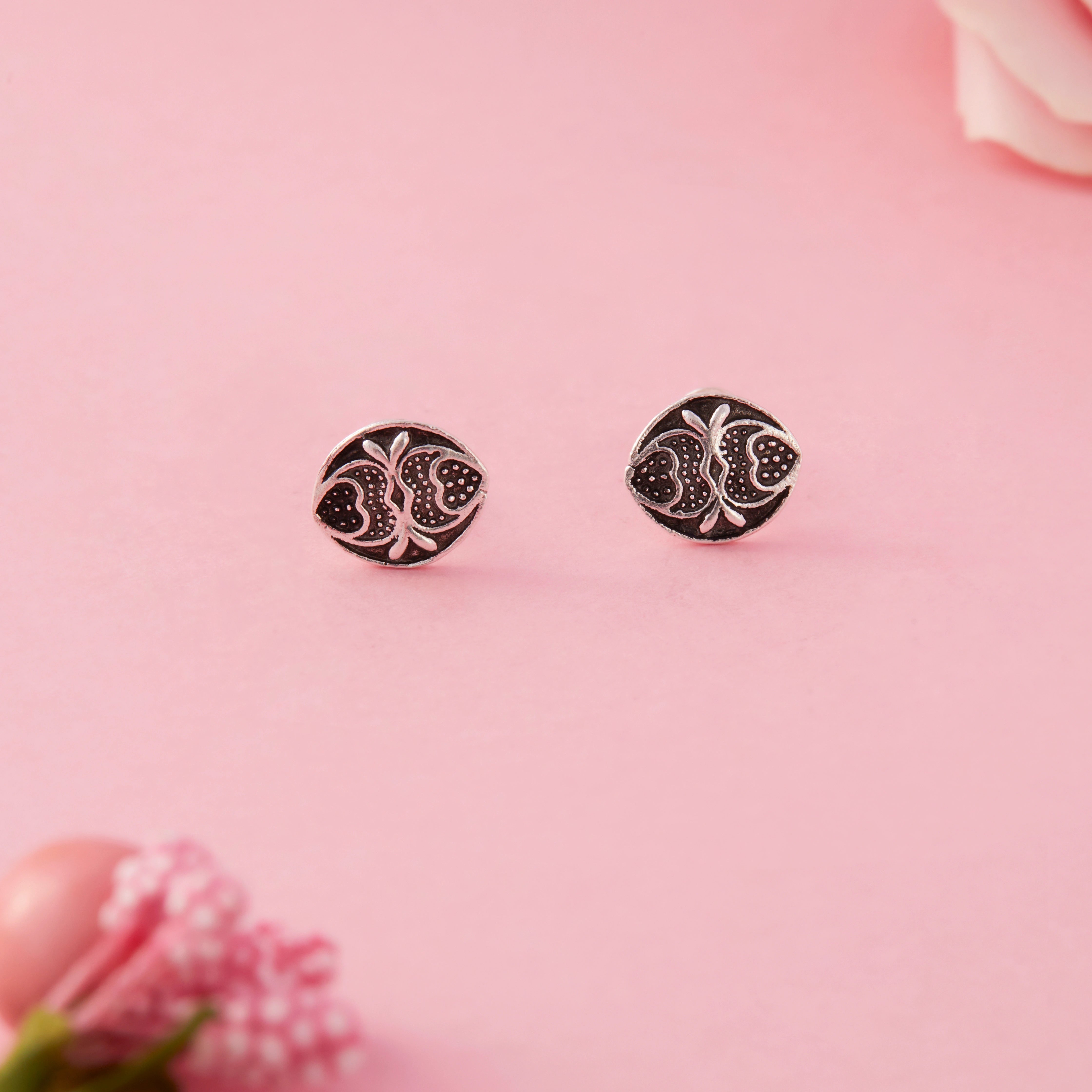 Silver Oval Side Stud Earrings Ishna