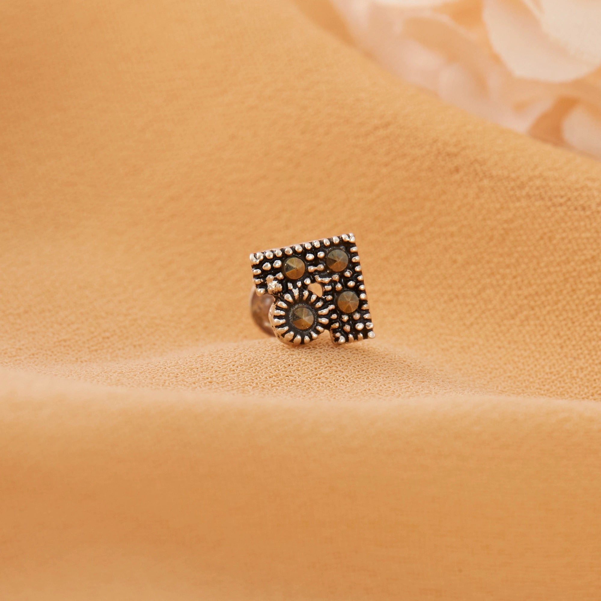 Silver Square Nose Pin Ishna