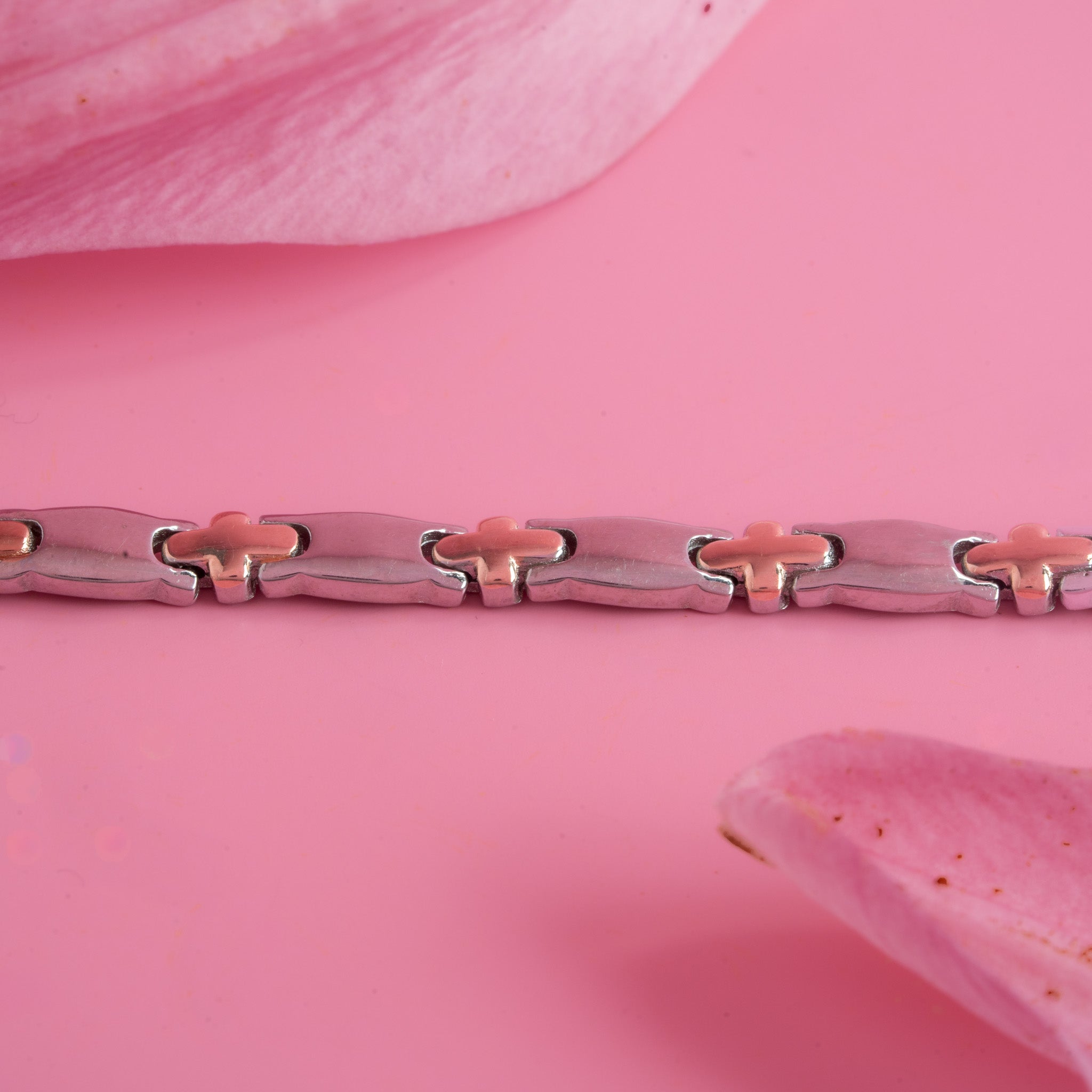 Silver bracelet with rose gold link design