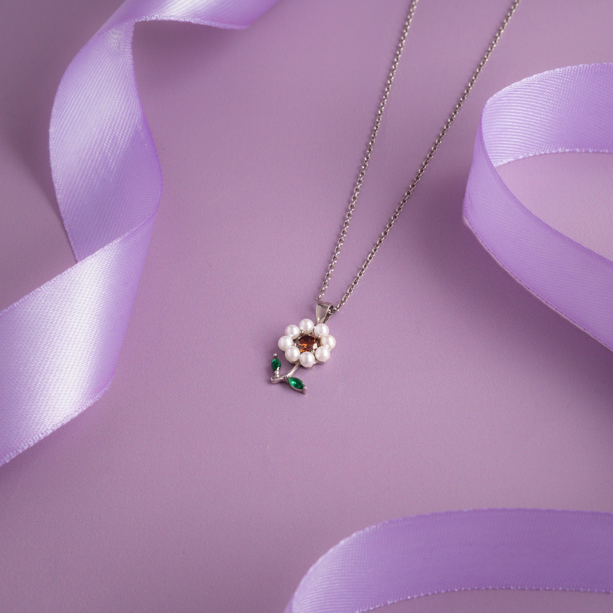 Silver floral pendant chain