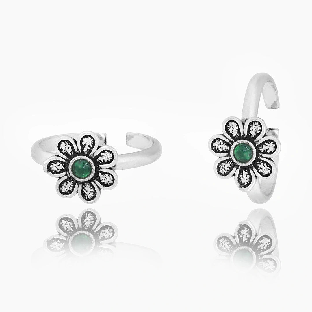 Silver floral toe ring with green centre stone 