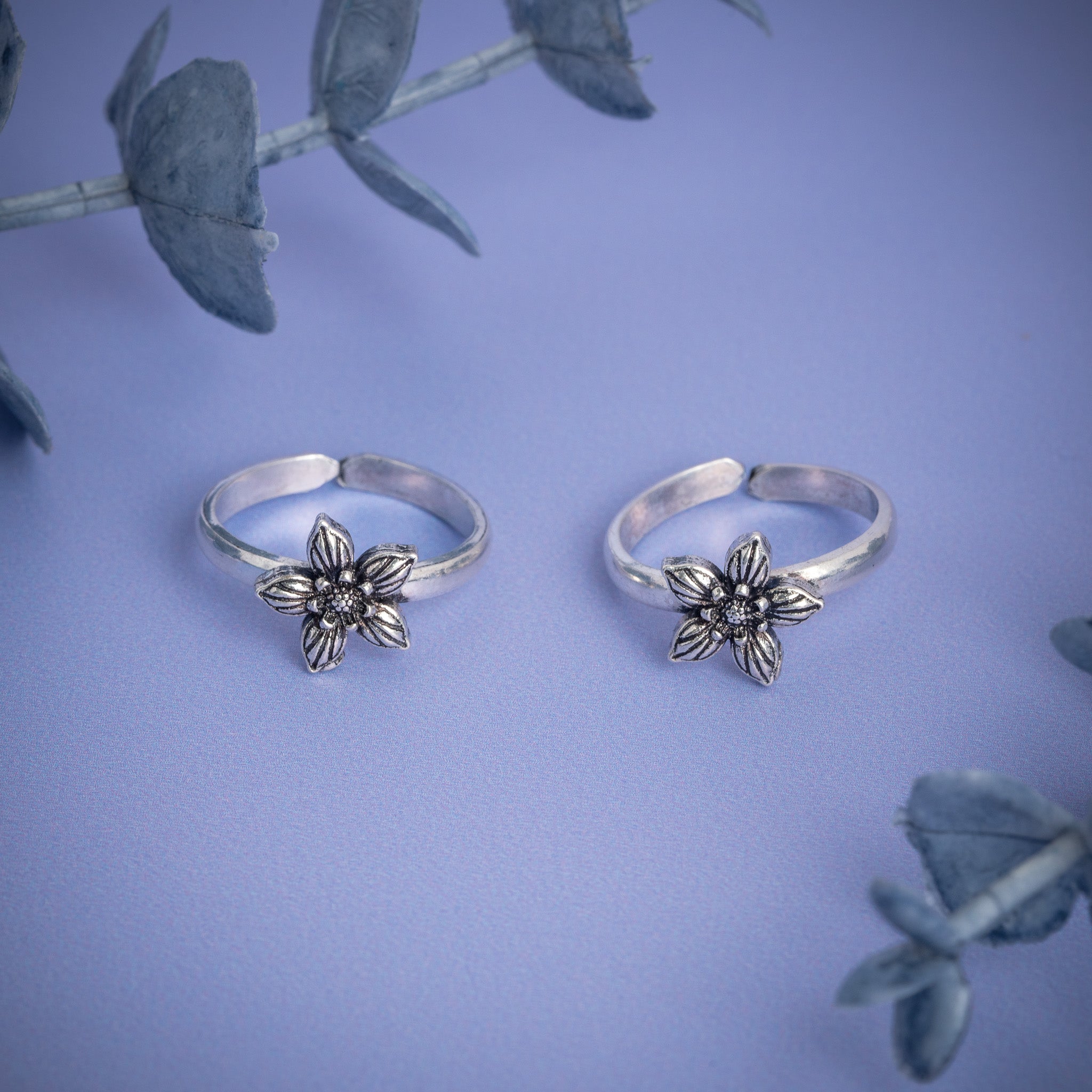 Silver floral toe rings