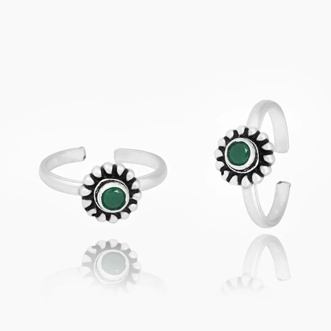 Silver green stone toe ring with oxidised
