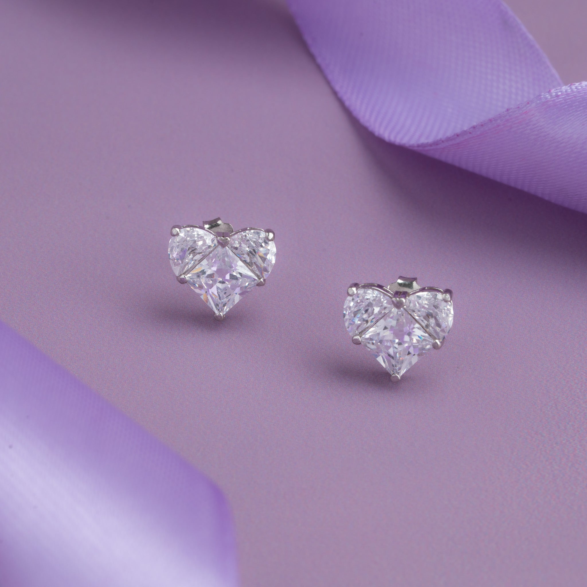 Silver heart-shaped cubic zirconia stud