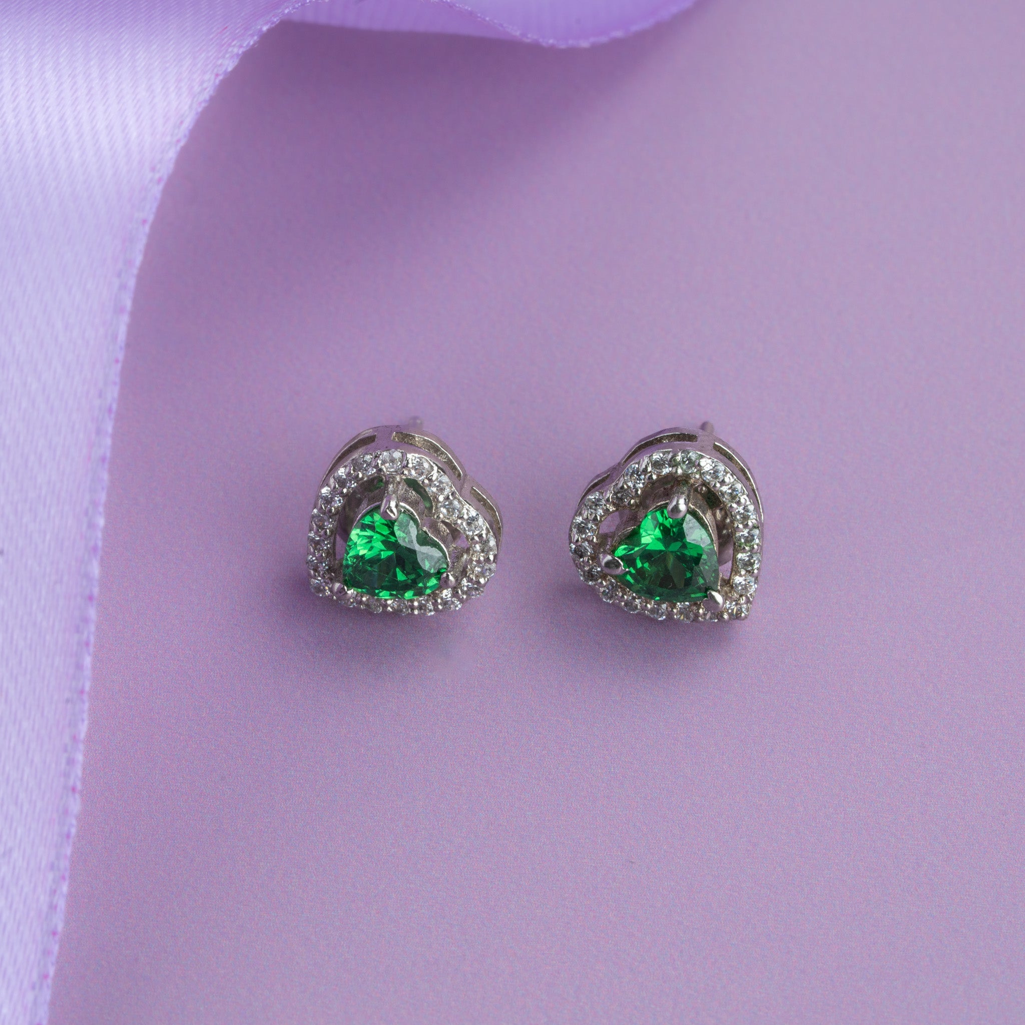 Silver heart-shaped green cubic zirconia stud