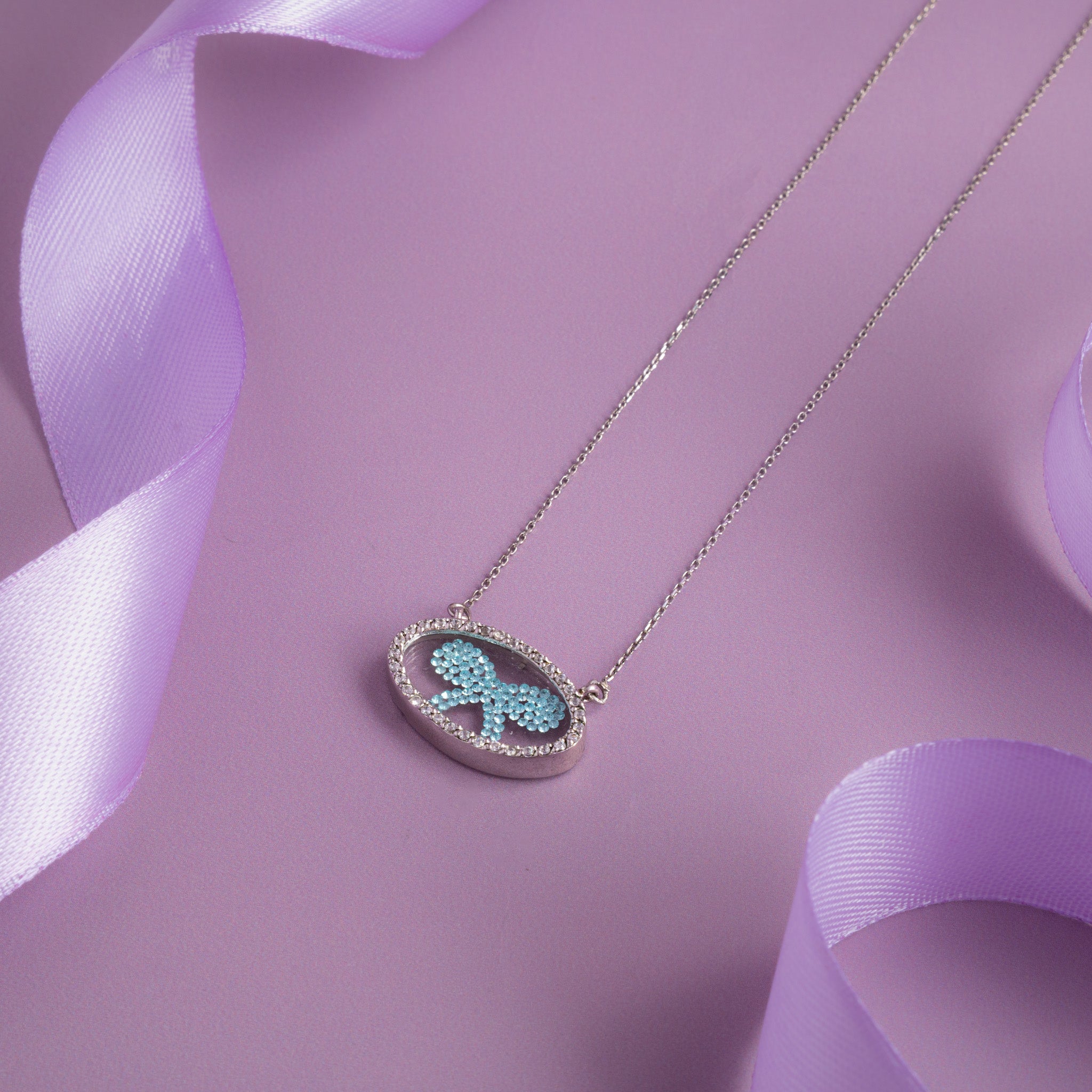 Silver oval bow pendant necklace