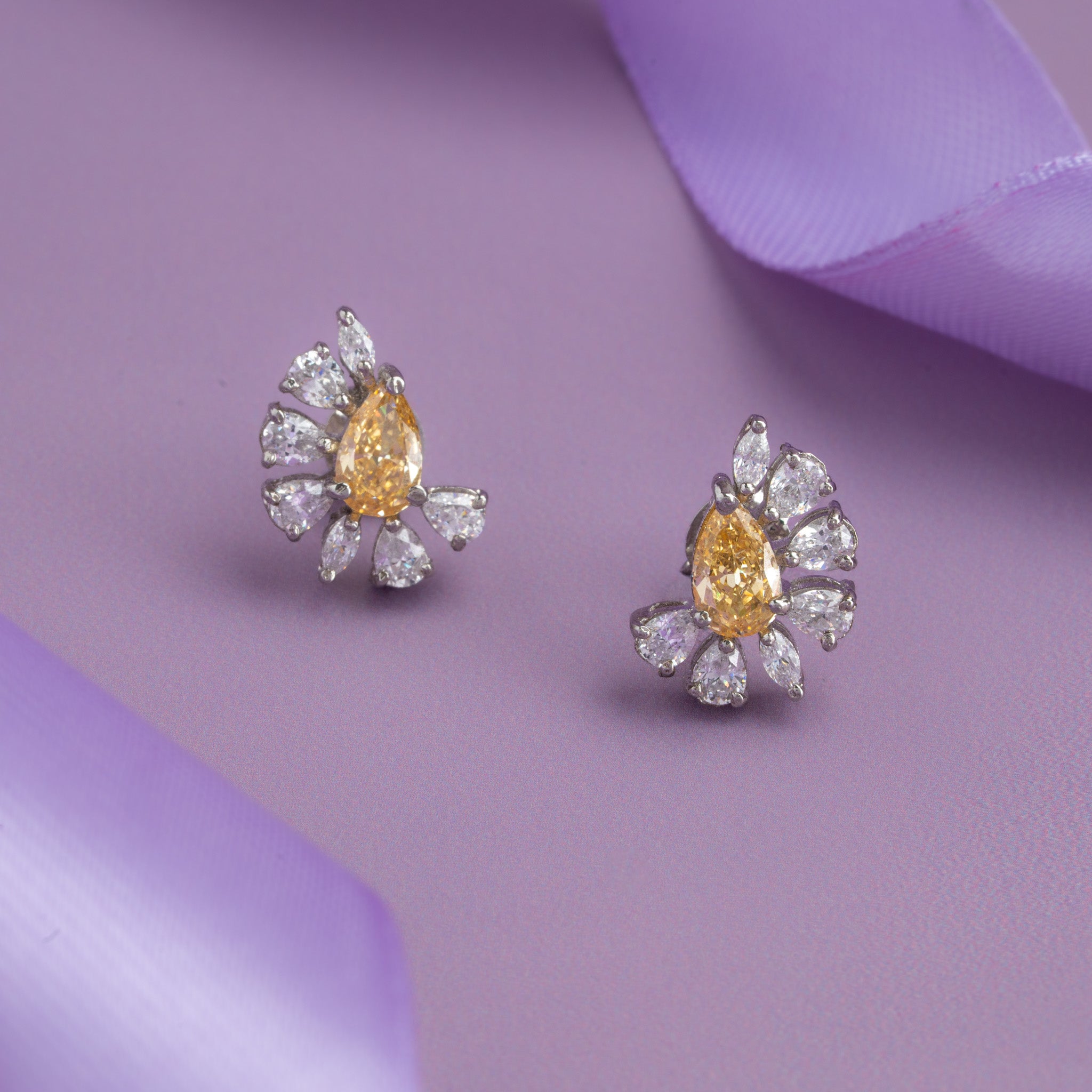 Silver pear-shaped golden cubic zirconia stud