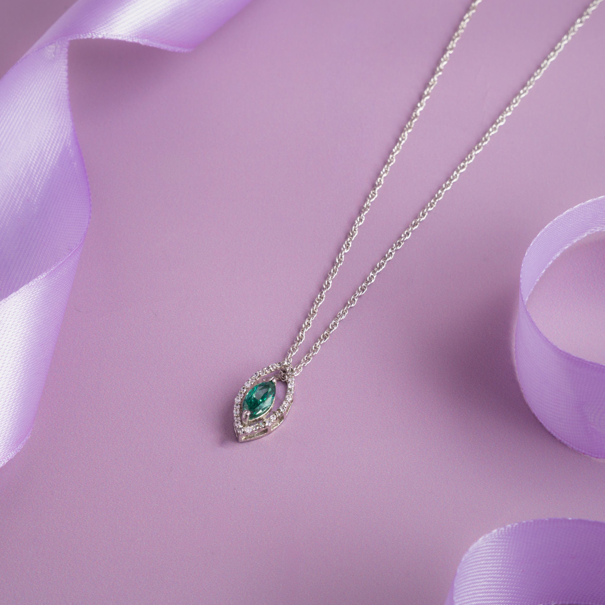 Silver teardrop pendant chain