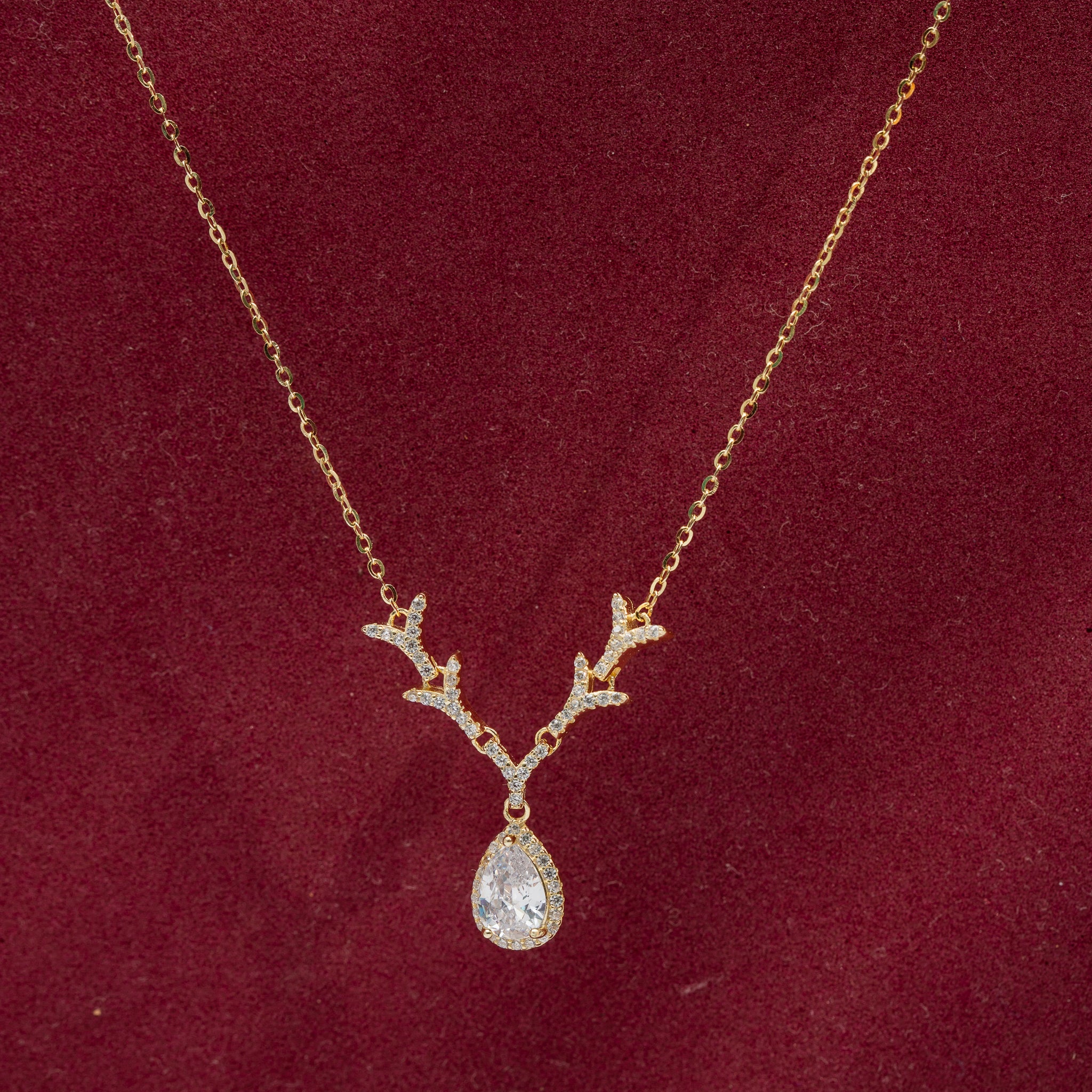 Sparkling teardrop pendant gold-plated necklace