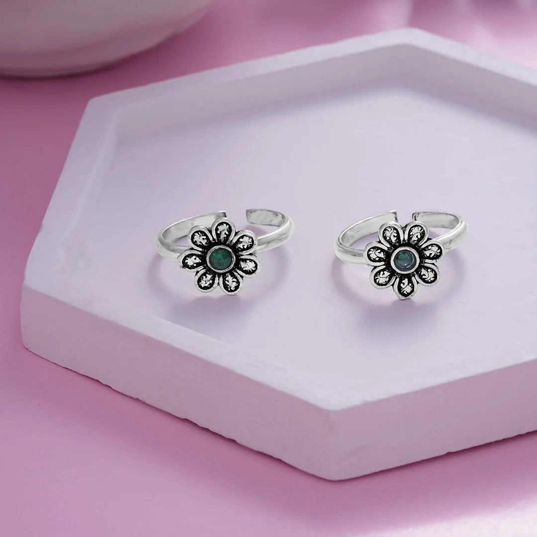 Sterling Silver floral toe ring with oxidised petal detailing  