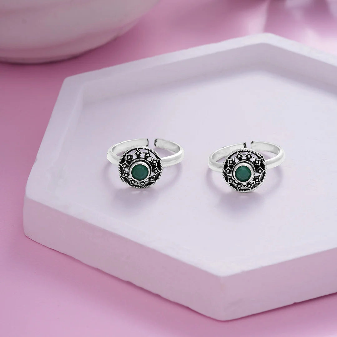 Sterling Silver green stone toe ring with round  oxidised