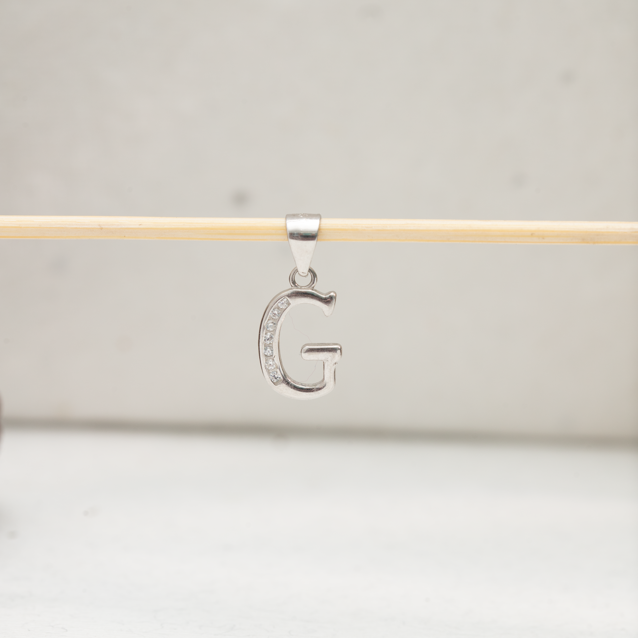 Stone studded alphabet G silver pendant