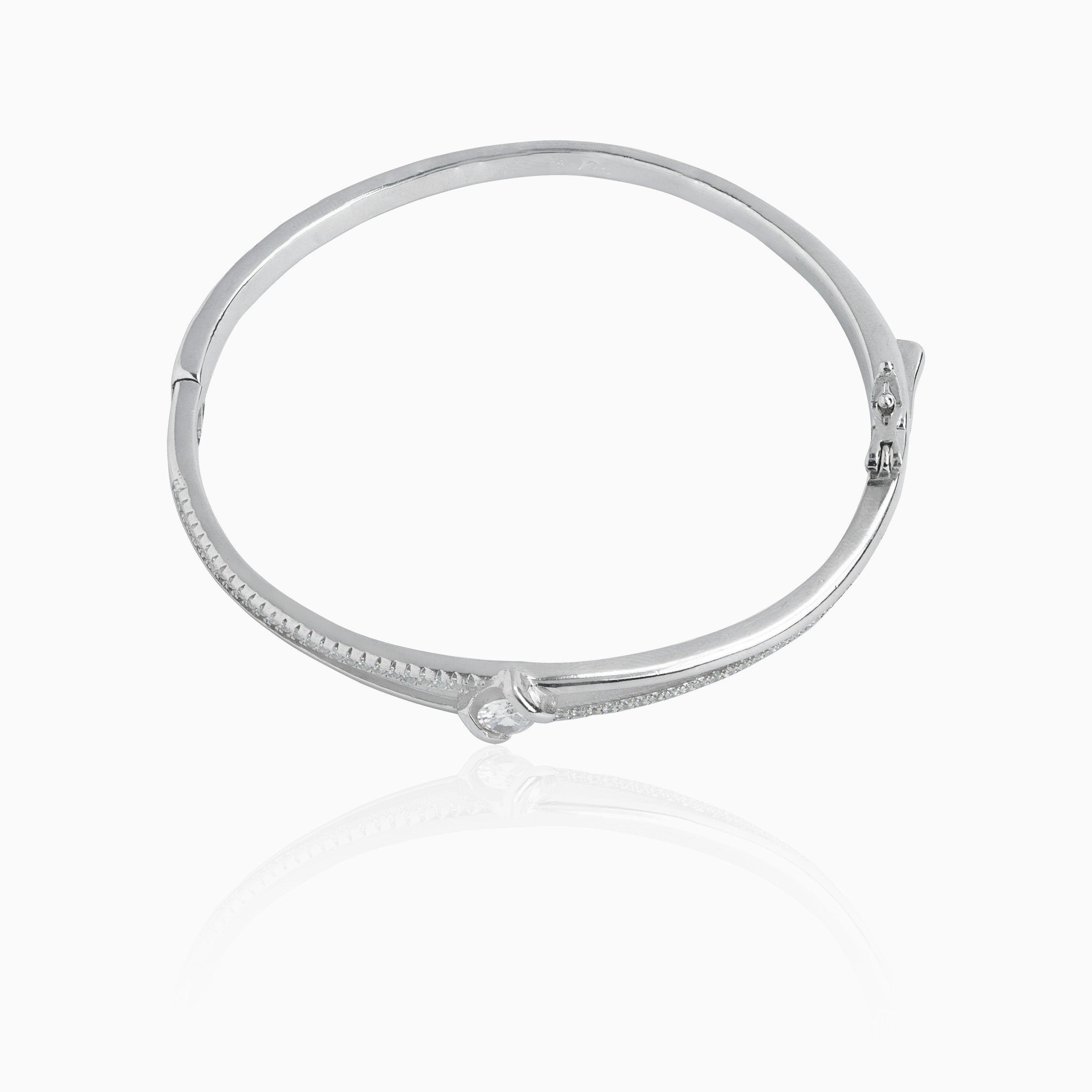 Stylish silver bangle for daily and party wear