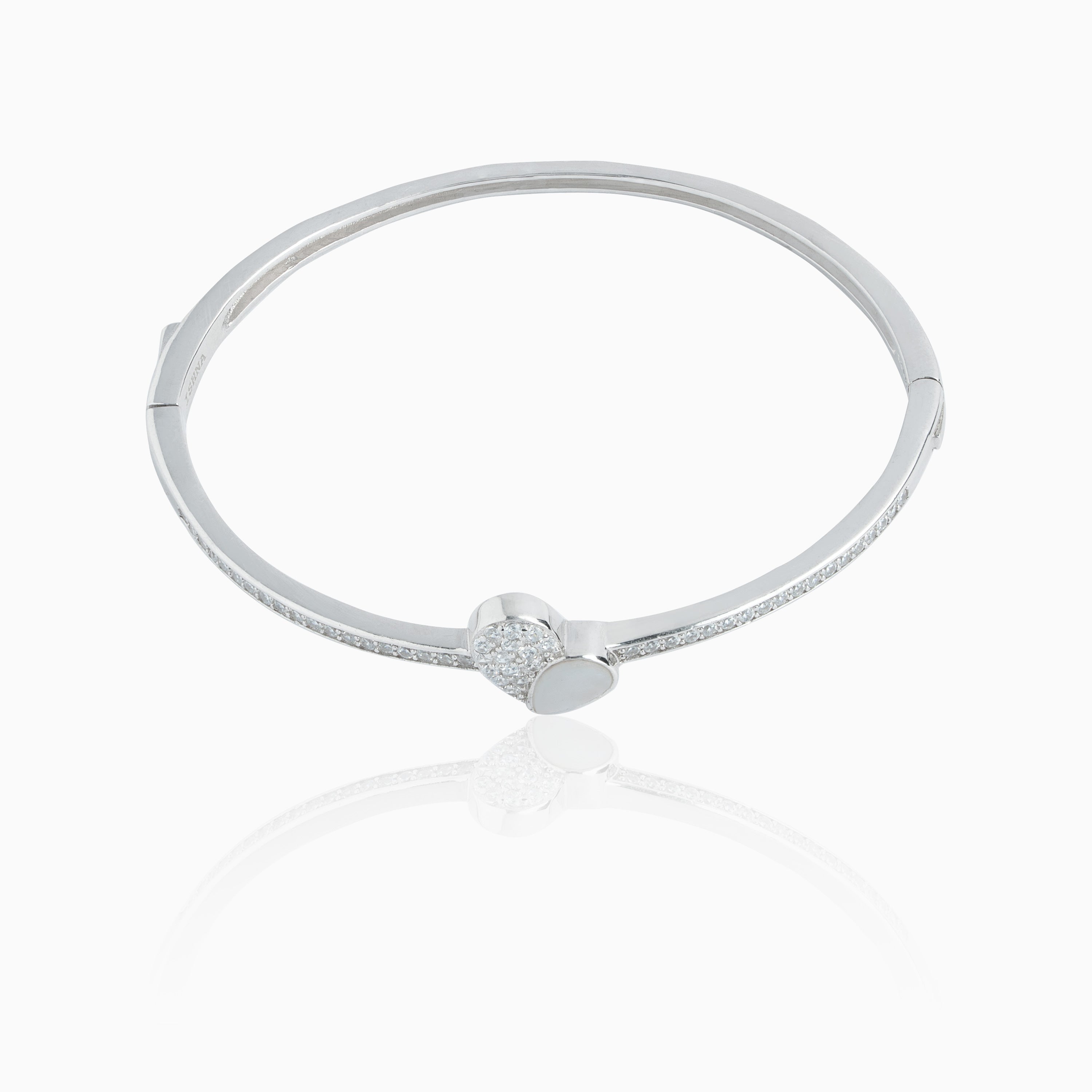 Stylish silver heart bracelet jewellery product