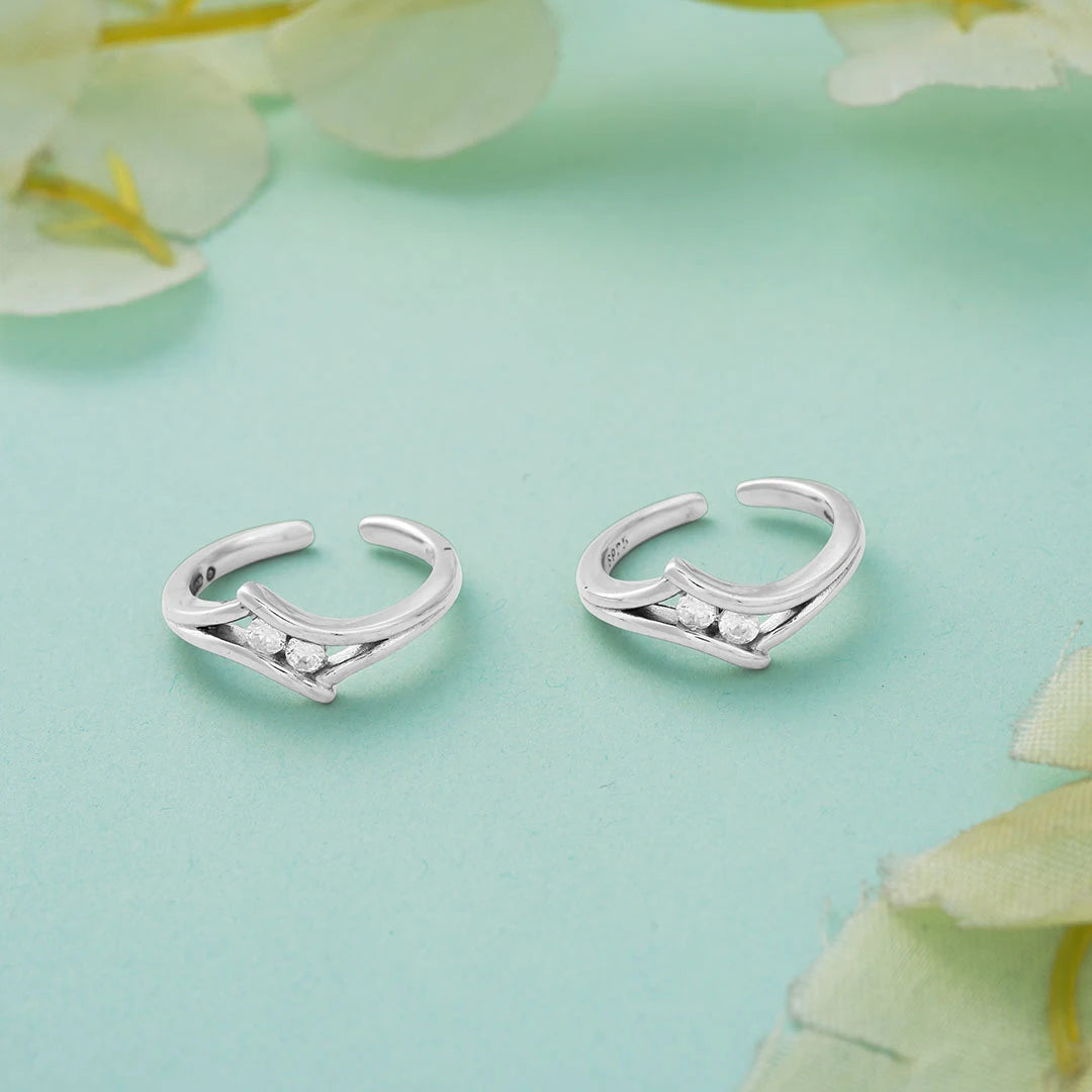 Stylish silver toe rings with crystal detailing