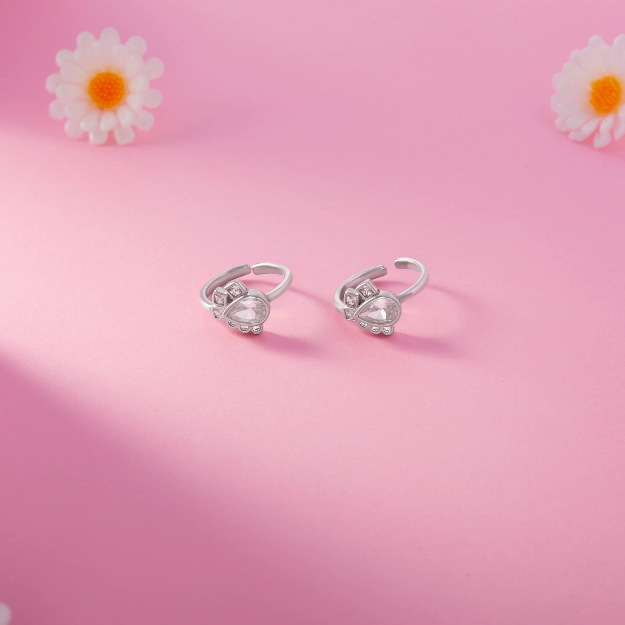 Teardrop Motif Toe Ring Ishna