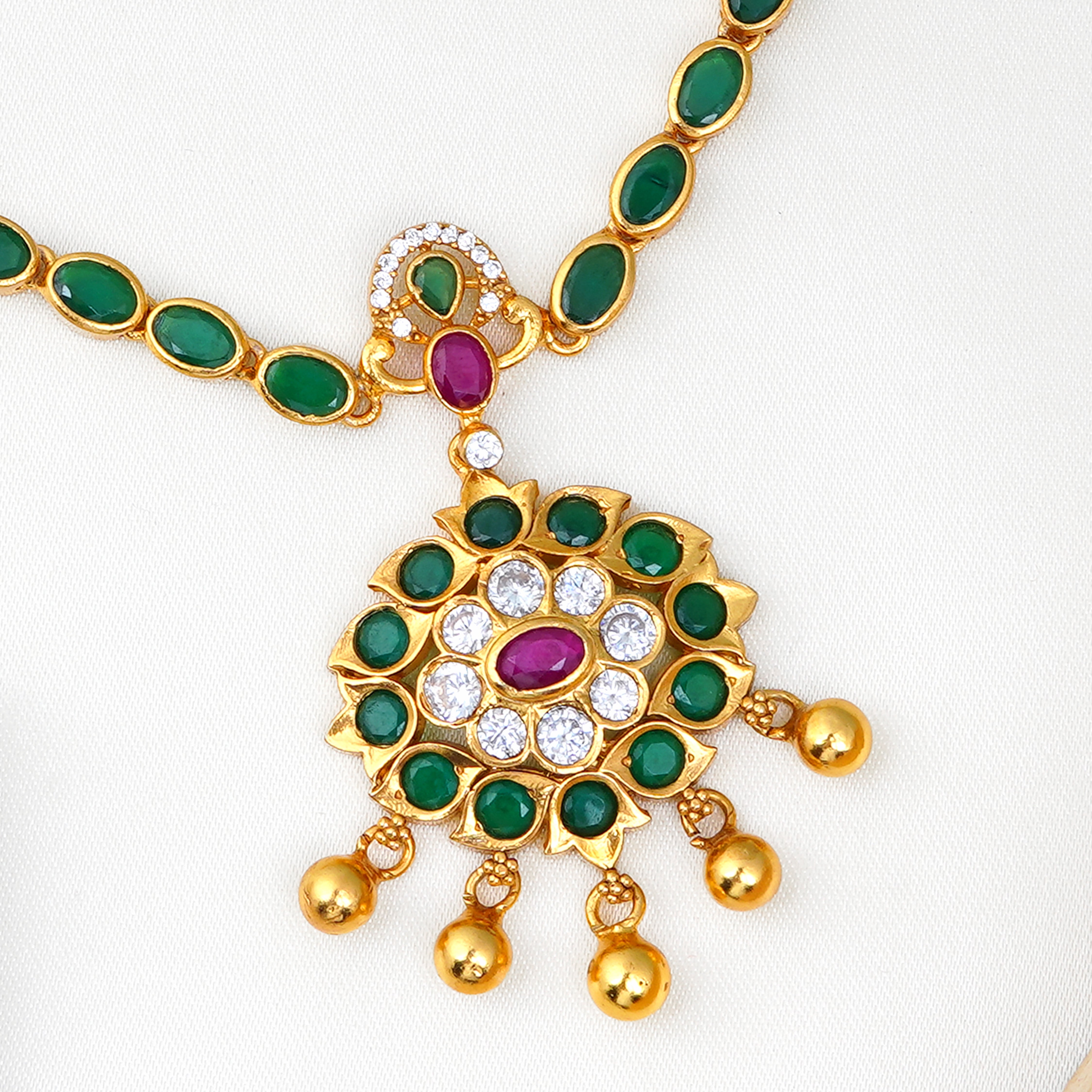 Temple-style emerald necklace for wedding and pooja