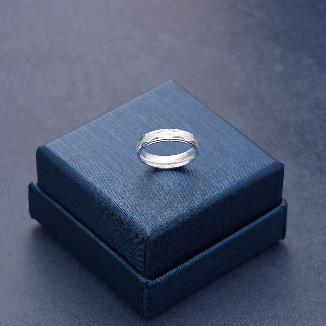 Textured Wavey Ring Ishna