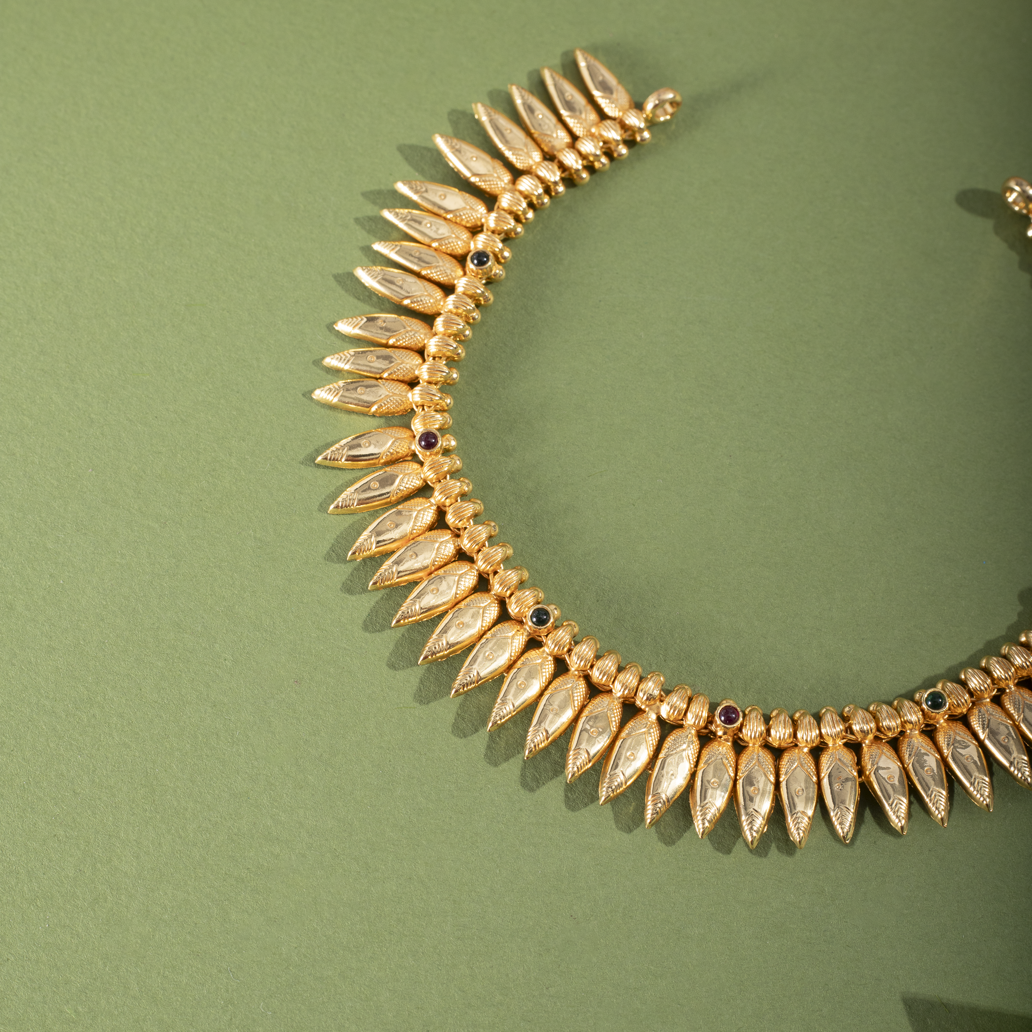 Traditional gold look leaf motif necklace