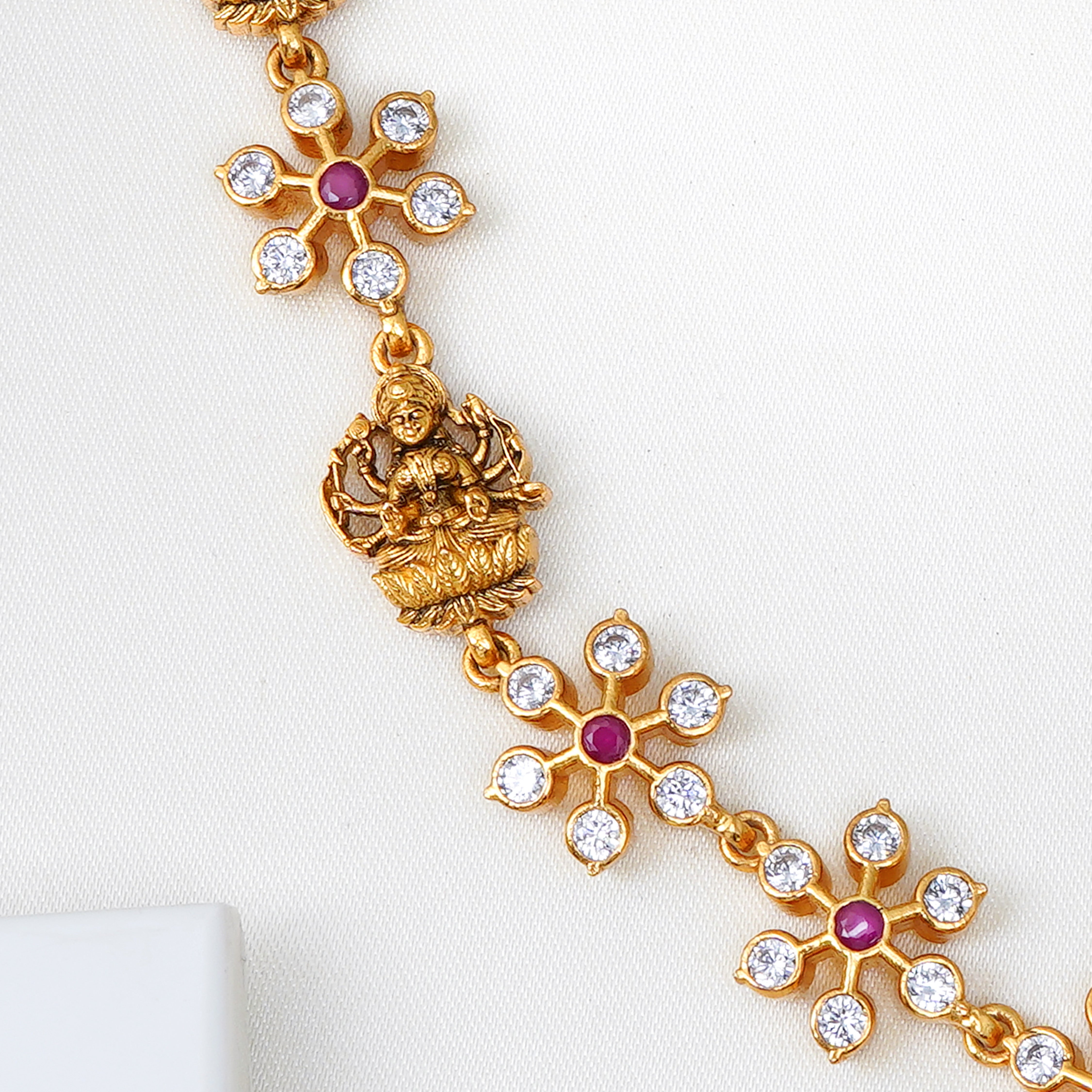 Traditional handcrafted silver floral necklace Ishna