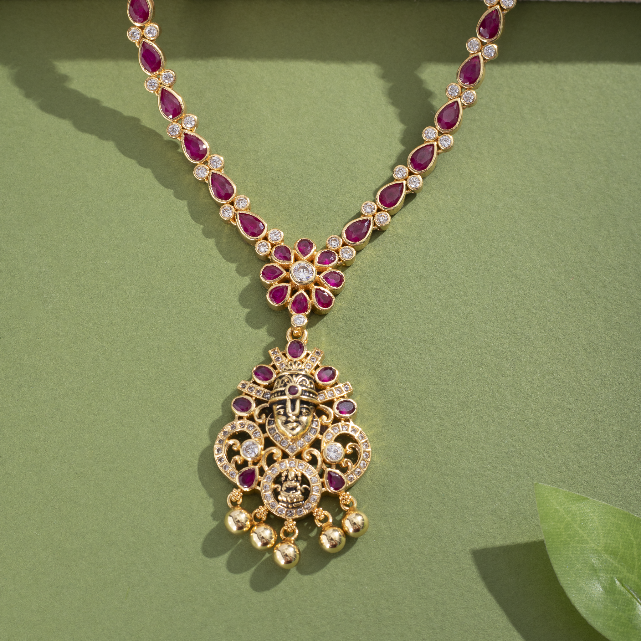 Traditional ruby pendant necklace