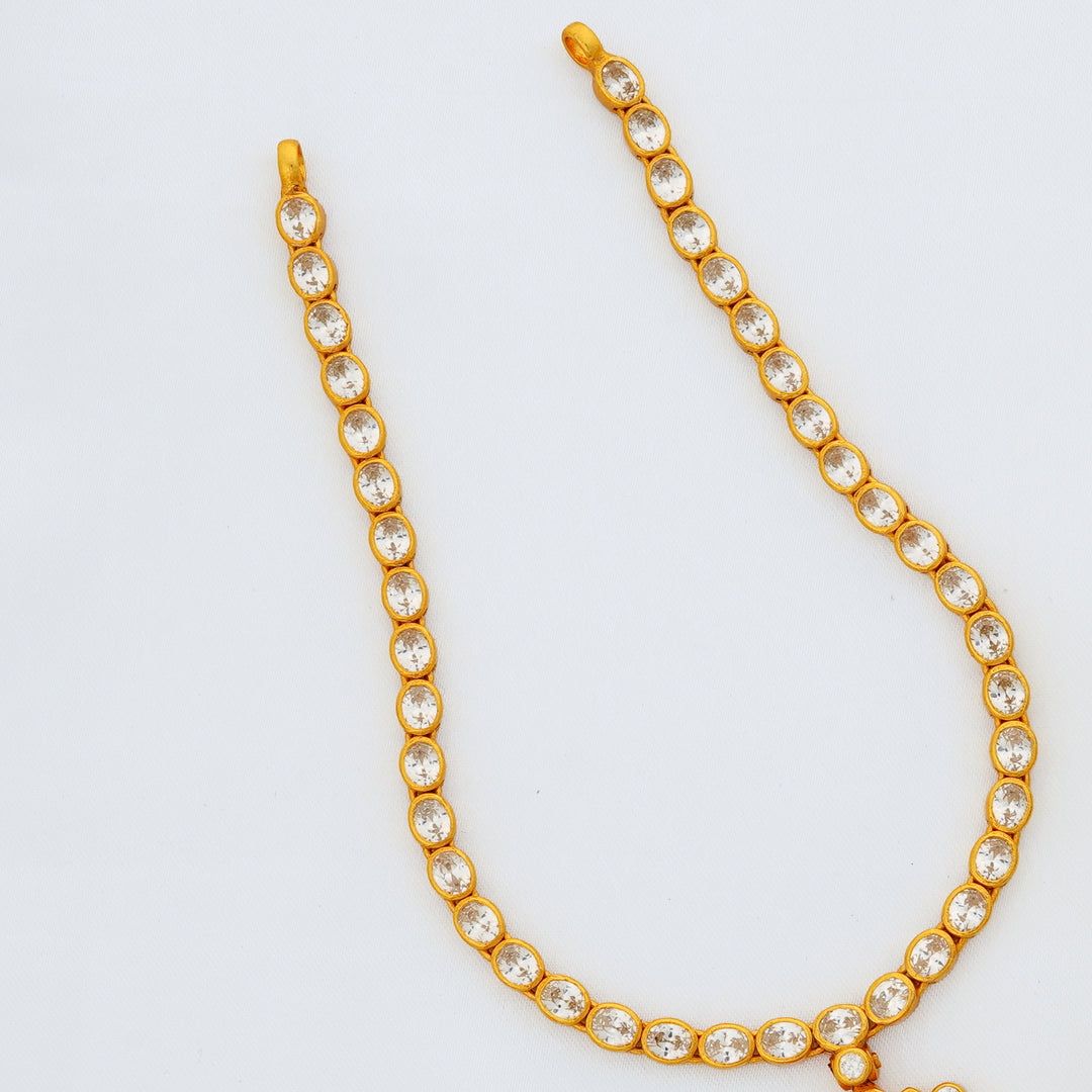 Traditional short chain necklace with white crystals and ruby centre