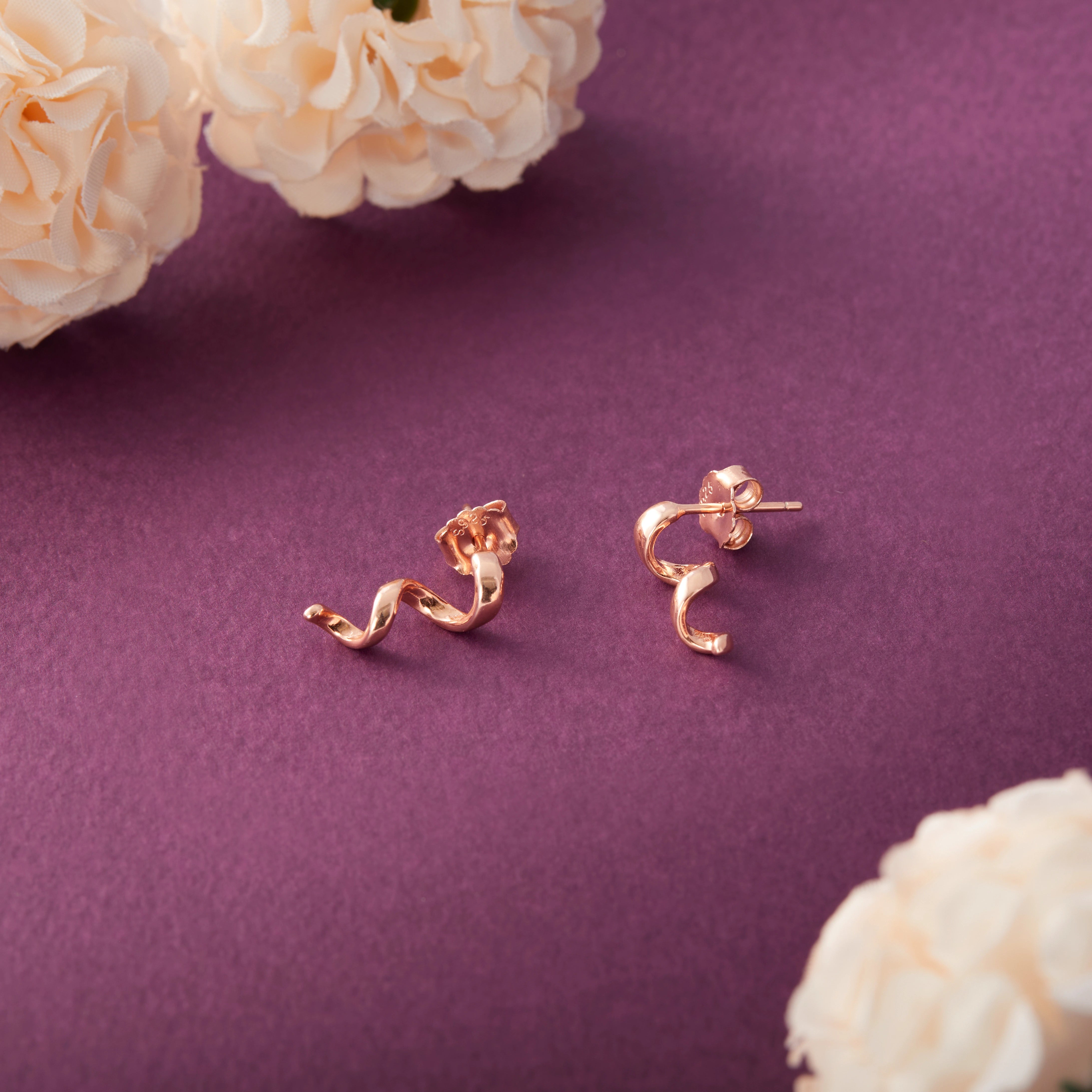 Twisted Wave Drop Stud 