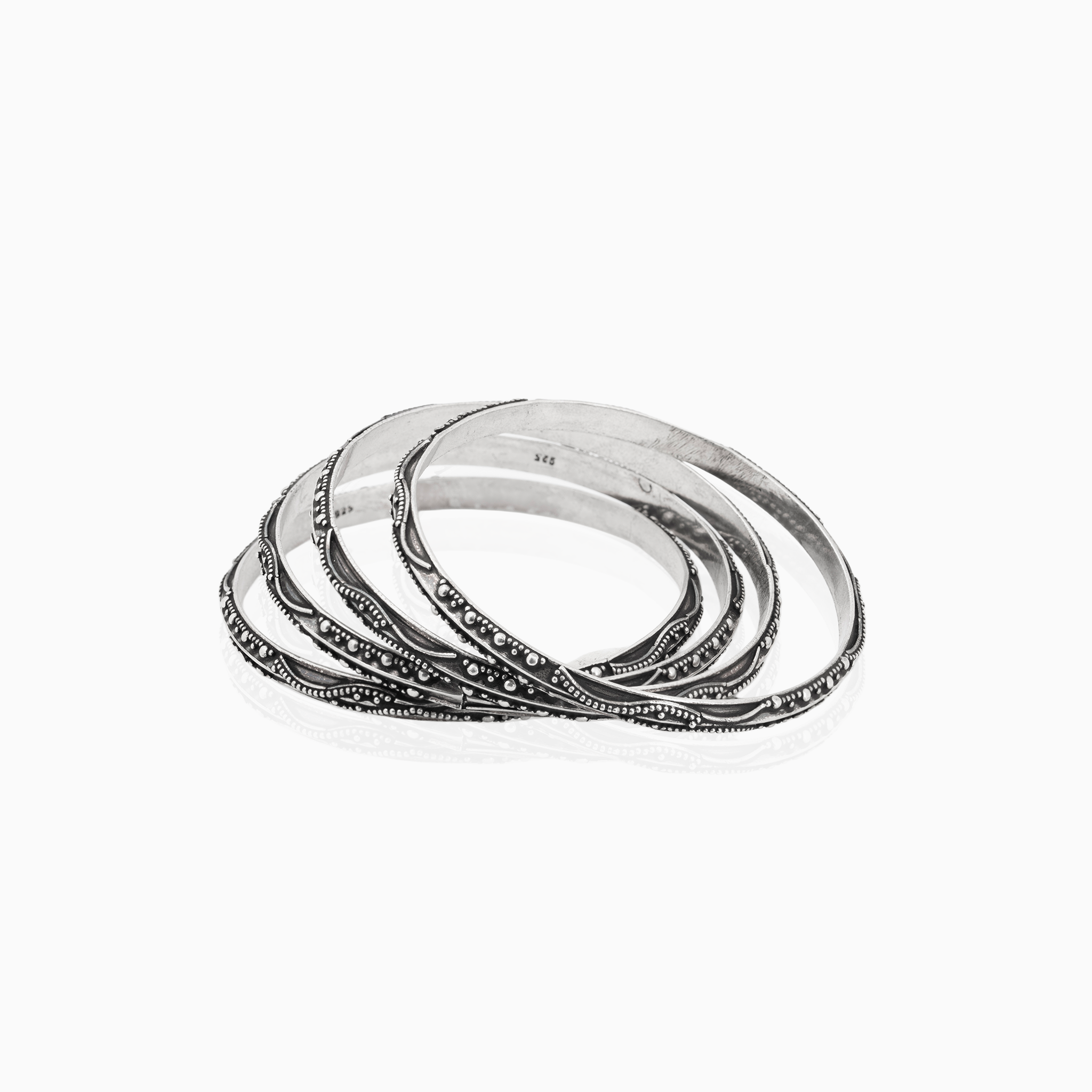 Wavy pattern silver bangles