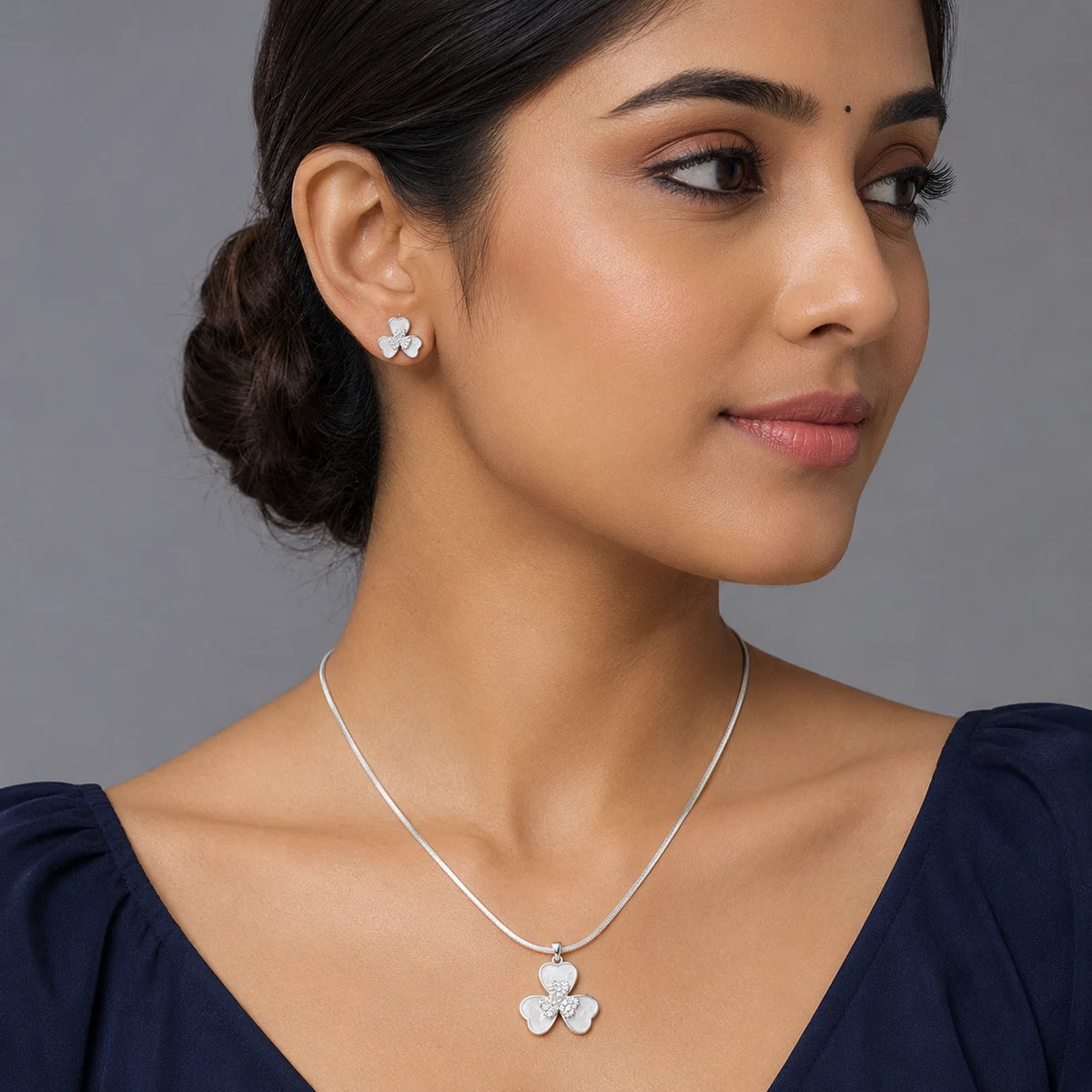 White Clover 925 silver Pendant Chain & Earrings