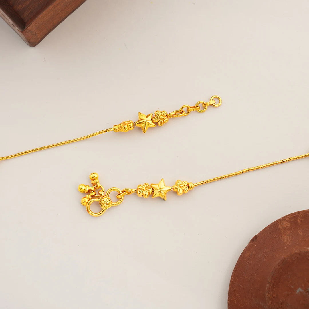 gold plated anklet with star accents