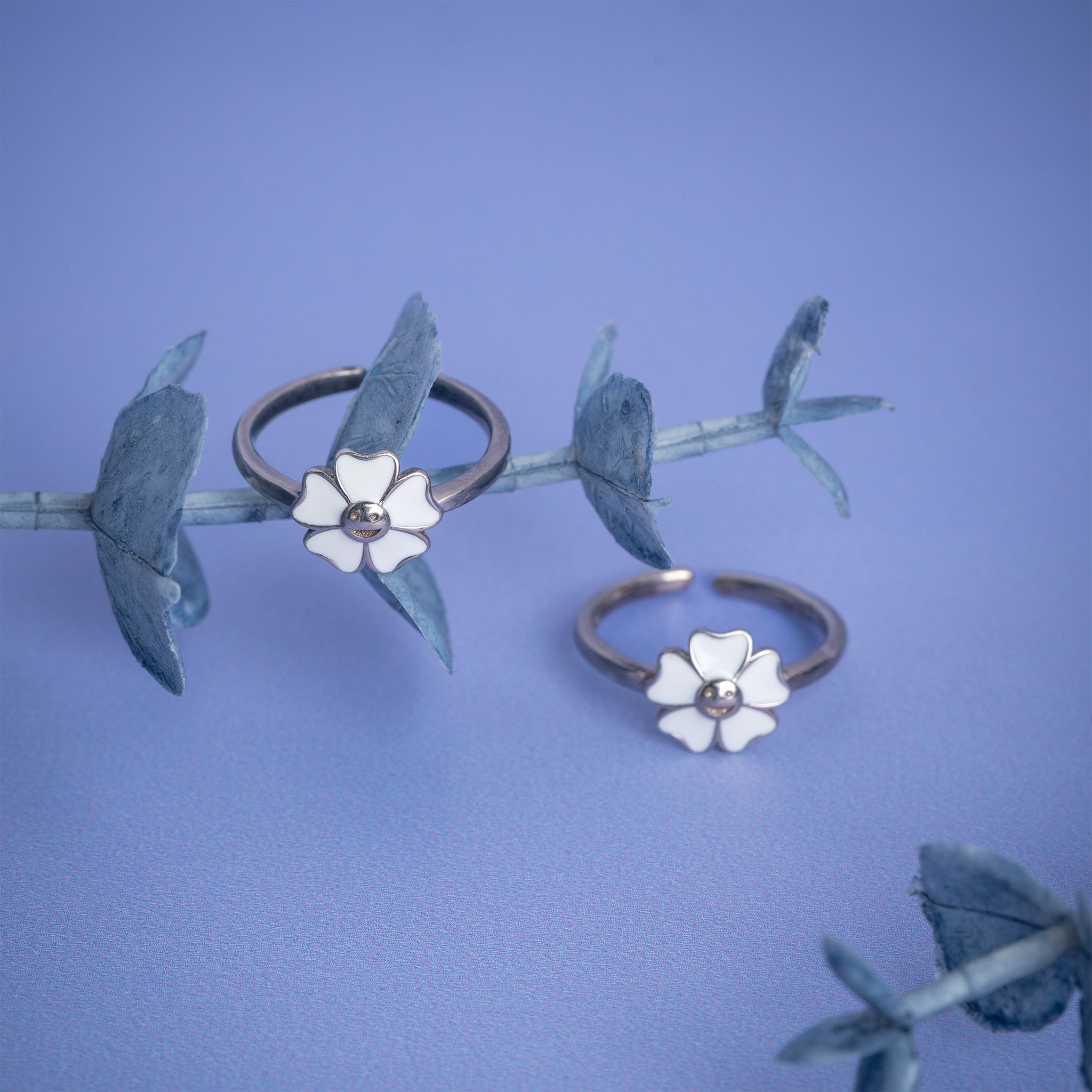 minimal flower toe ring silver