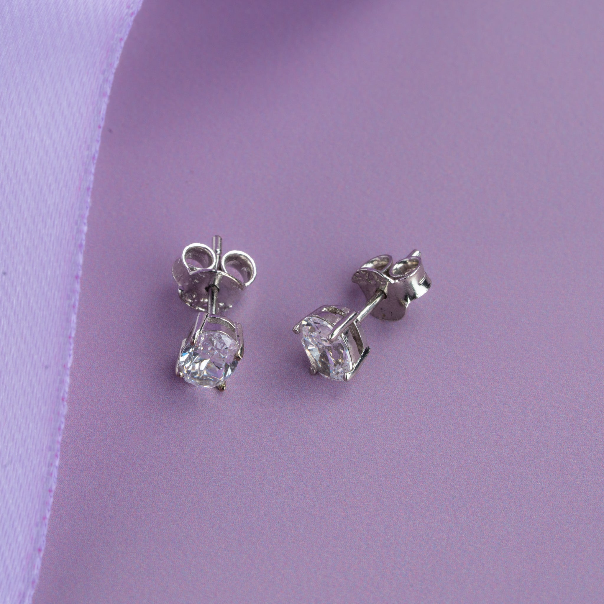 minimalist jewellery perfect for daily wear