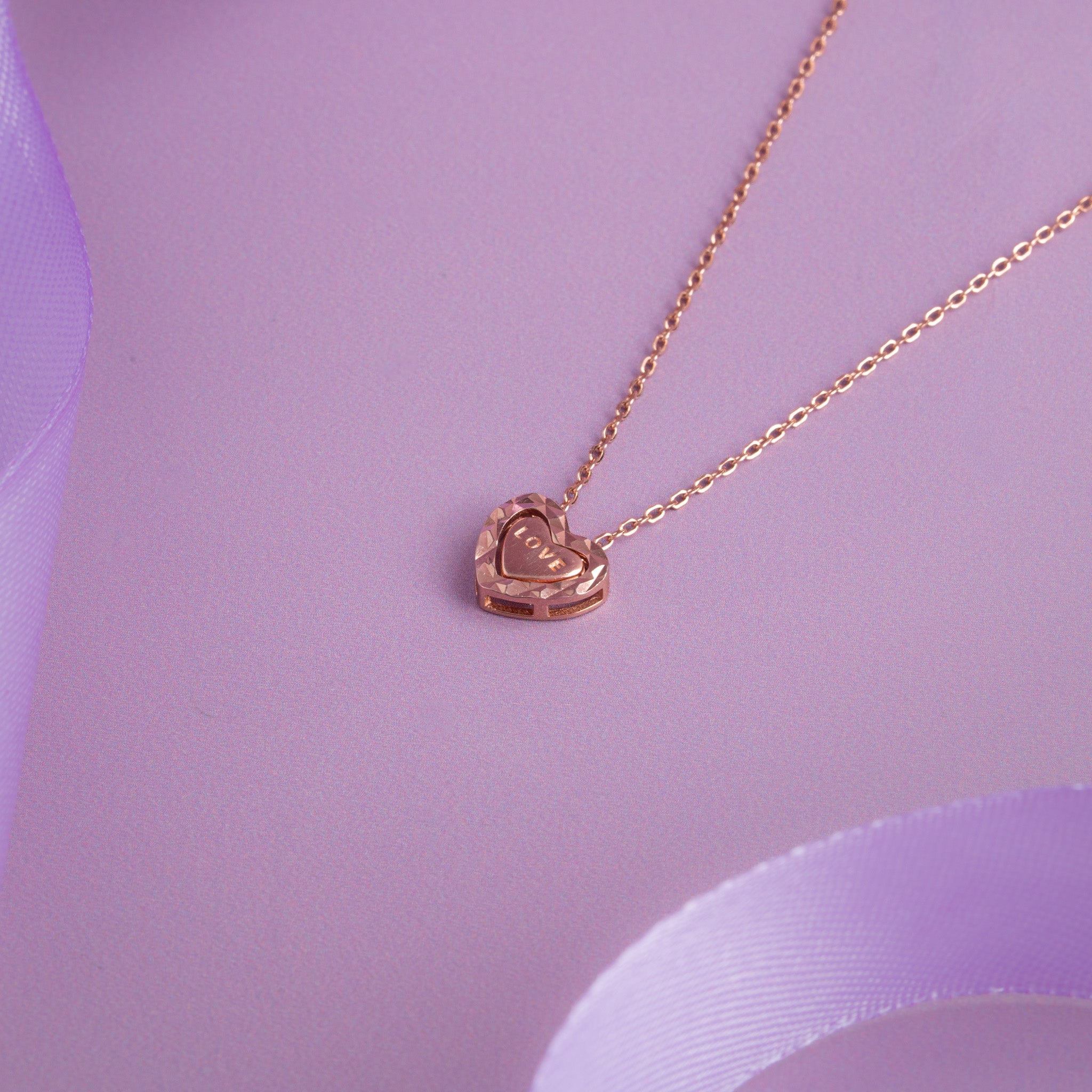 minimalist romantic chain design