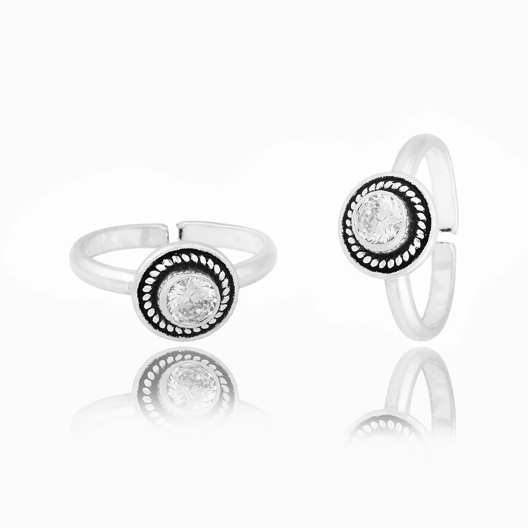 oxidised circular detailing white stone toe ring  