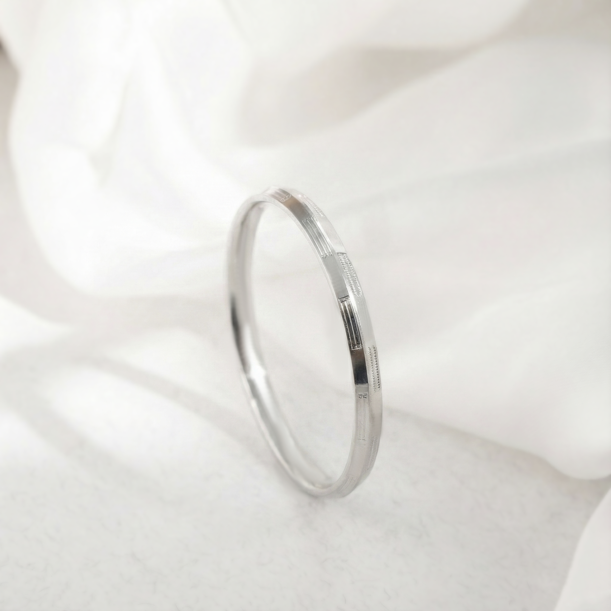 sleek striped silver kada