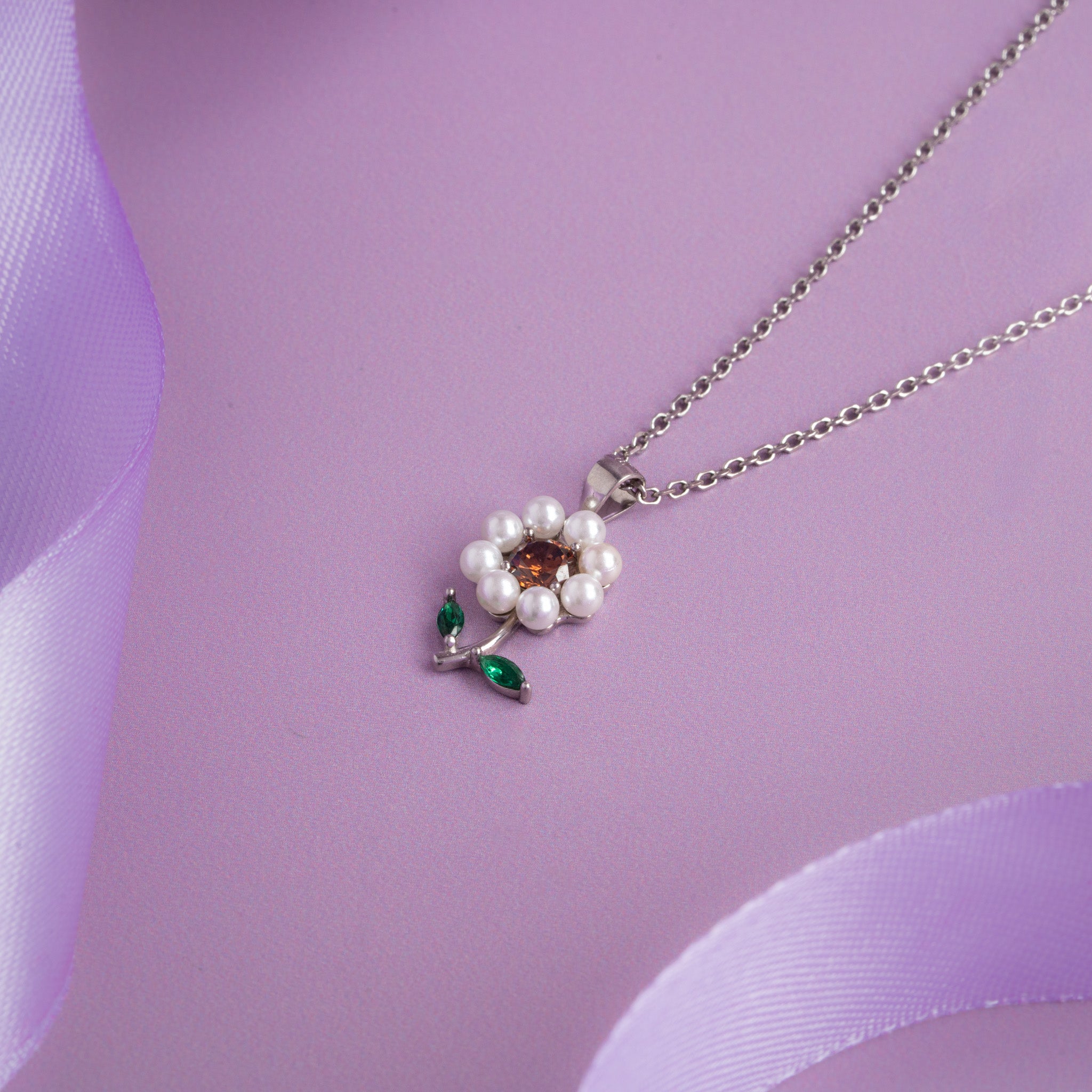 sparkling centre stone and green leaf accents