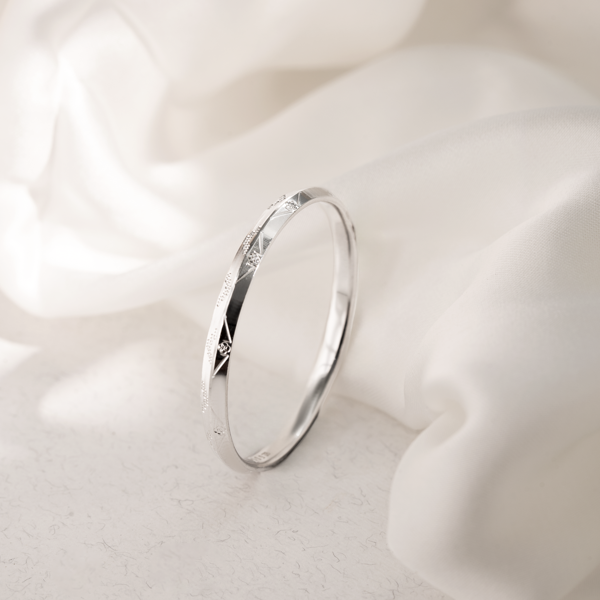 textured geometric silver kada