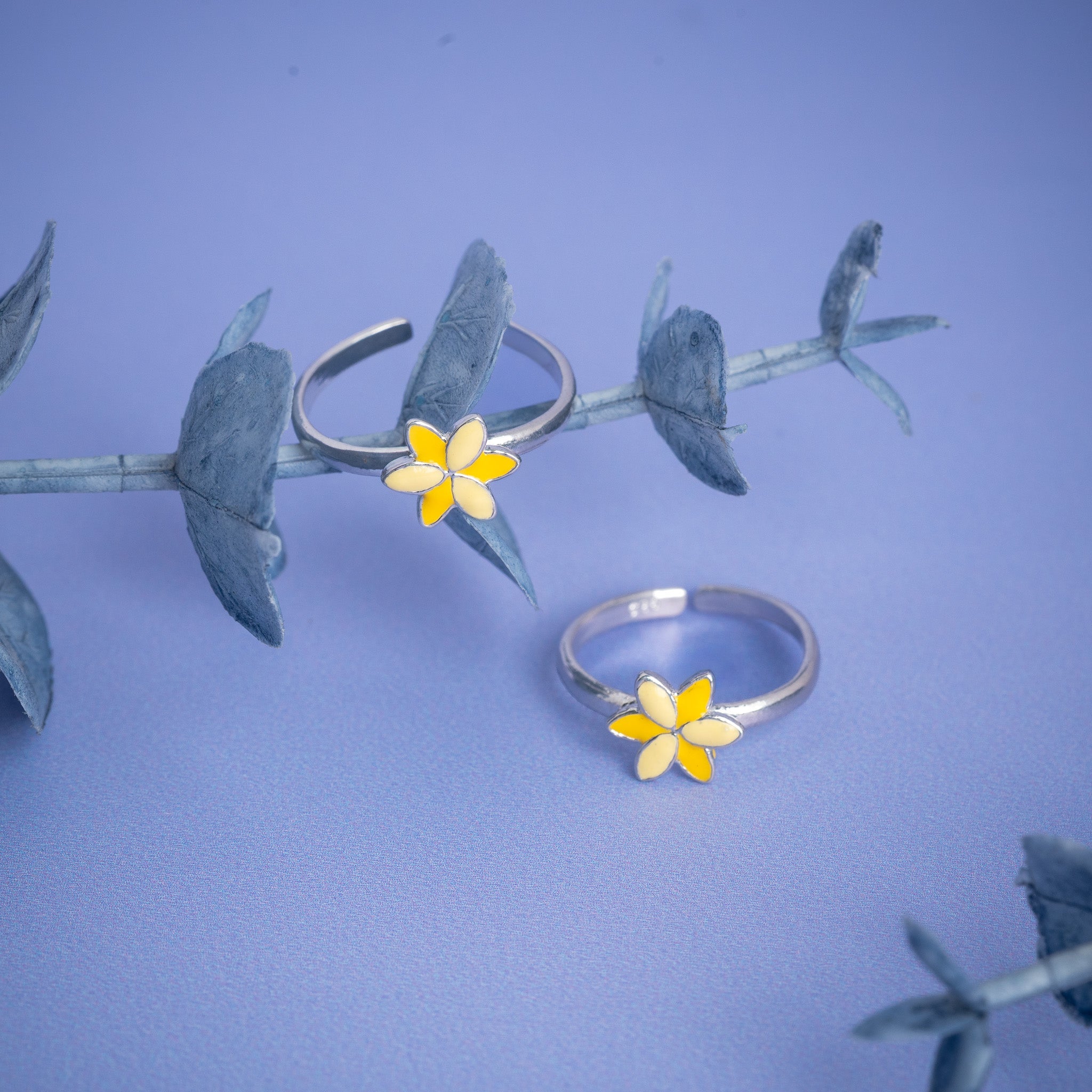 yellow enamel flower toe ring